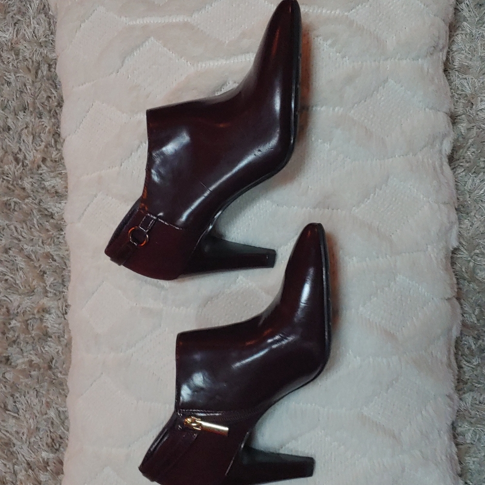 Maroon bootie size 7M leather and suede look with side zipper